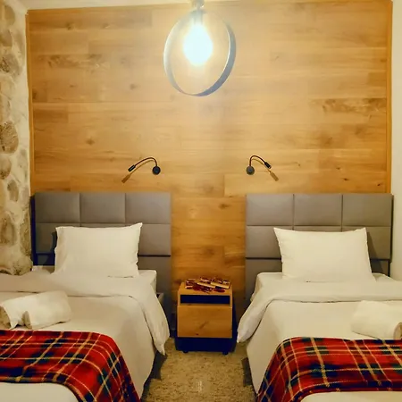 G&j Traditional House Вилла