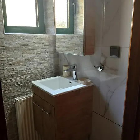 G&j Traditional House