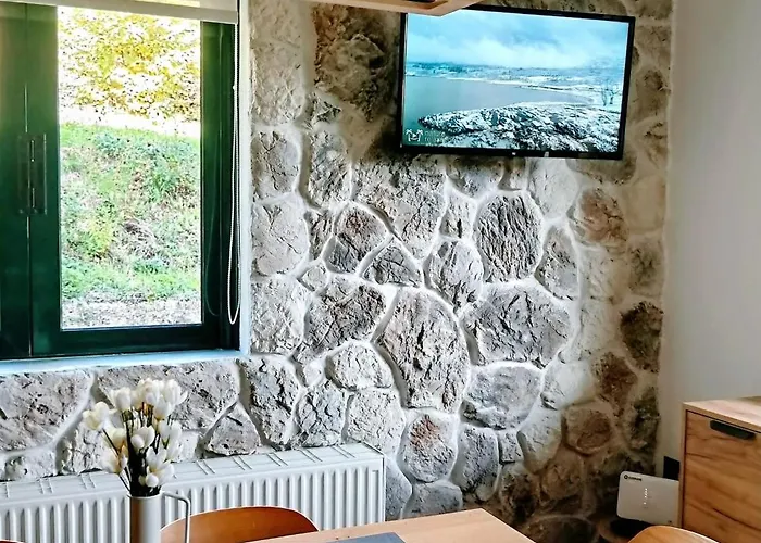 G&j Traditional House Villa