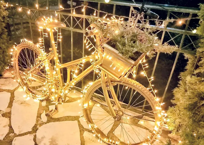 G&j Traditional House Villa