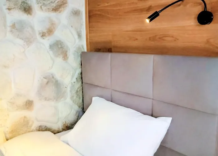 G&j Traditional House